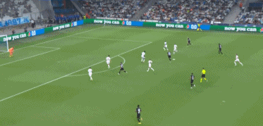 马丁内利：欧冠比赛空间更大，英超有些队喜欢摆大巴所以难踢（马丁内利：欧冠更开放，英超因部分球队摆大巴更难打）