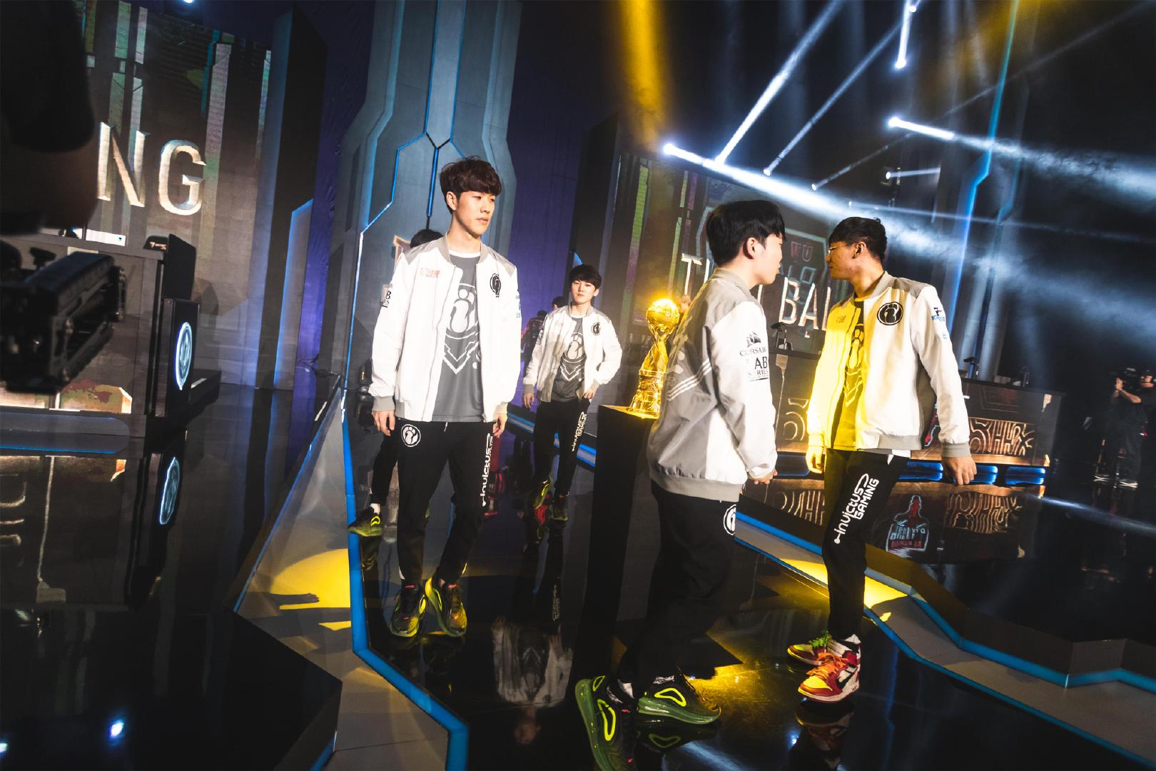 队员亲自官宣：线上赛之王宣告解散