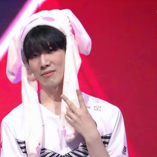 巴西媒体爆料：Uzi大概率会获得名人堂皮肤，包括薇恩和卡莎？？？？